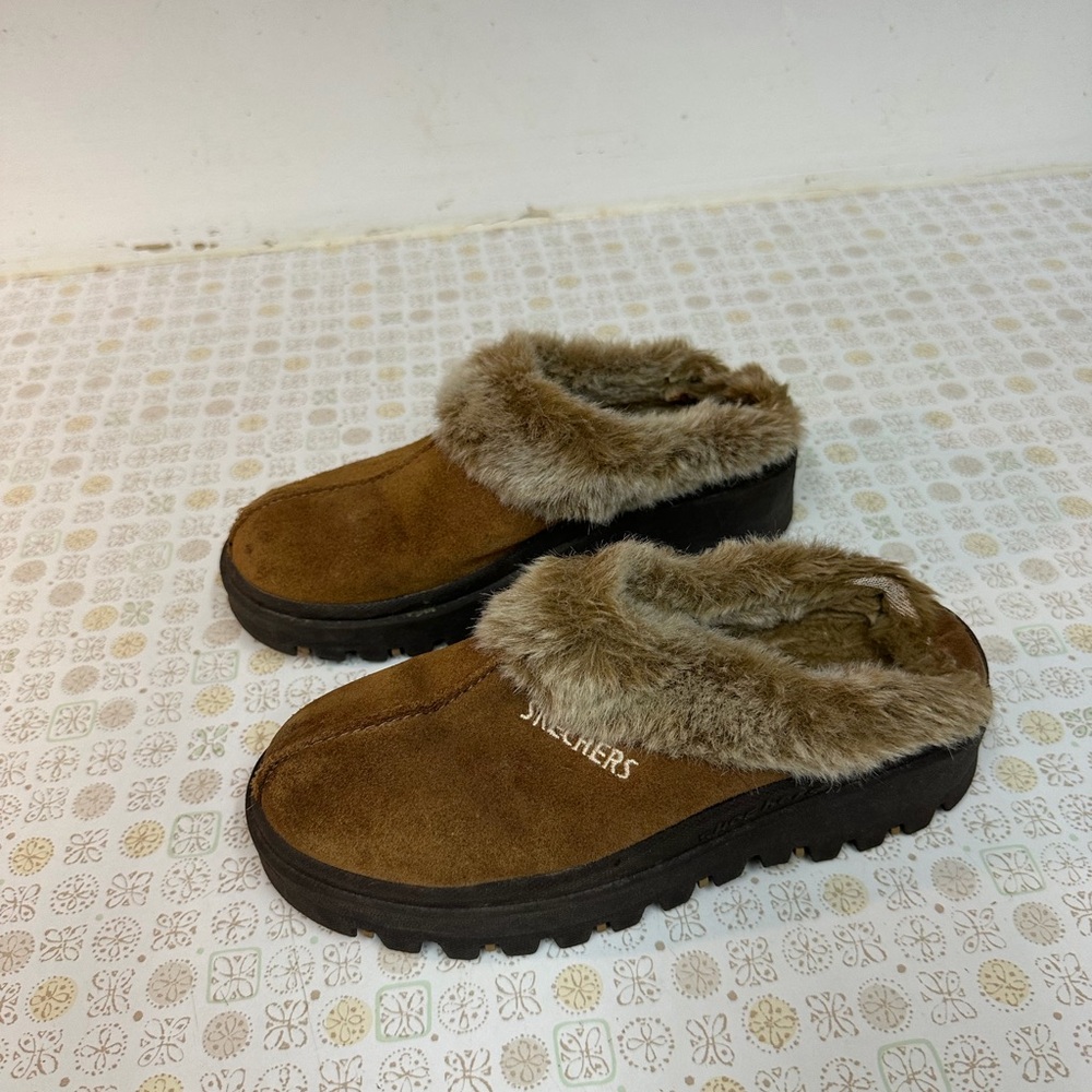 Skechers Women's Tan Fur-Lined Slippers